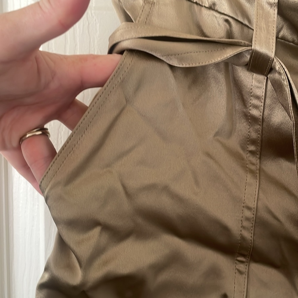 Banana Republic Silk Charmeuse Cargo Shorts NWOT size 4 - Picture 8 of 8